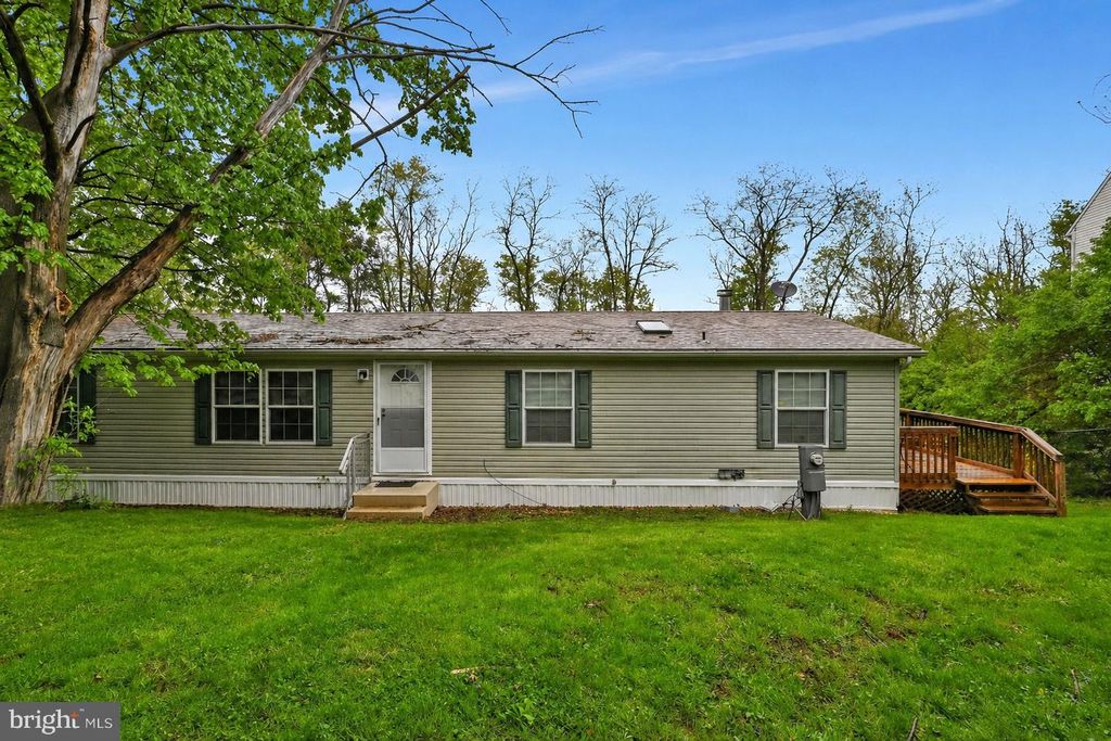 902 IVY LN, Ephrata, PA 17522