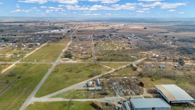 210 Bexar, Elmendorf, TX 78112