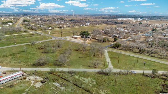 210 Bexar, Elmendorf, TX 78112