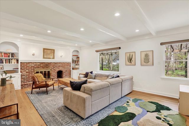 300 ROBIN HOOD DR, Yardley, PA 19067