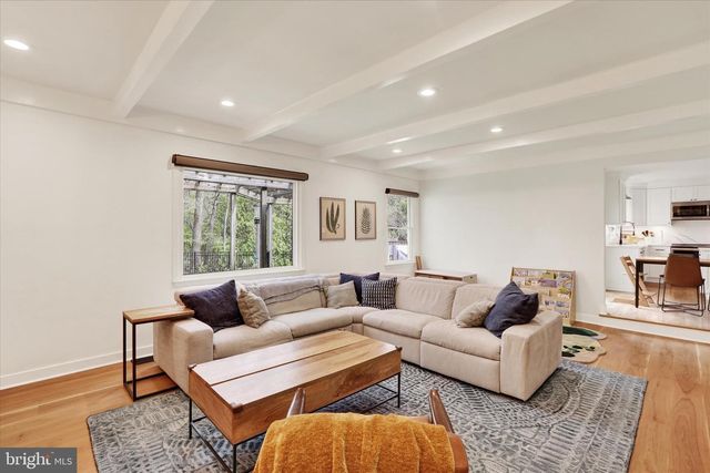 300 ROBIN HOOD DR, Yardley, PA 19067