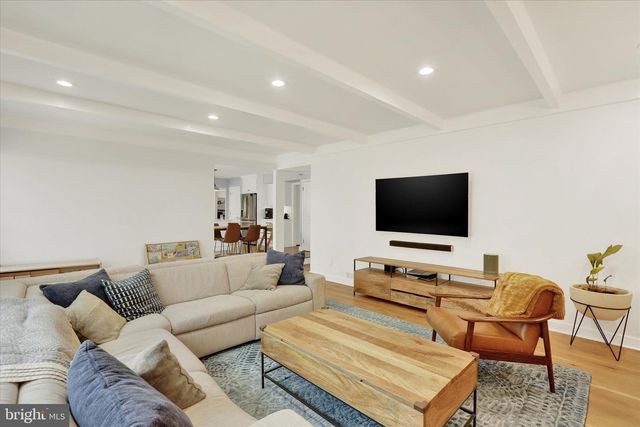 300 ROBIN HOOD DR, Yardley, PA 19067