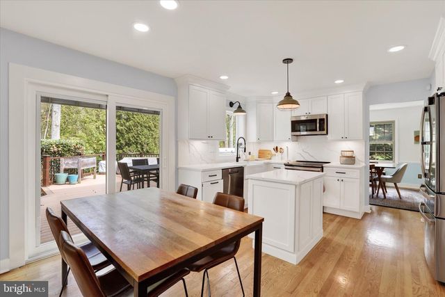 300 ROBIN HOOD DR, Yardley, PA 19067