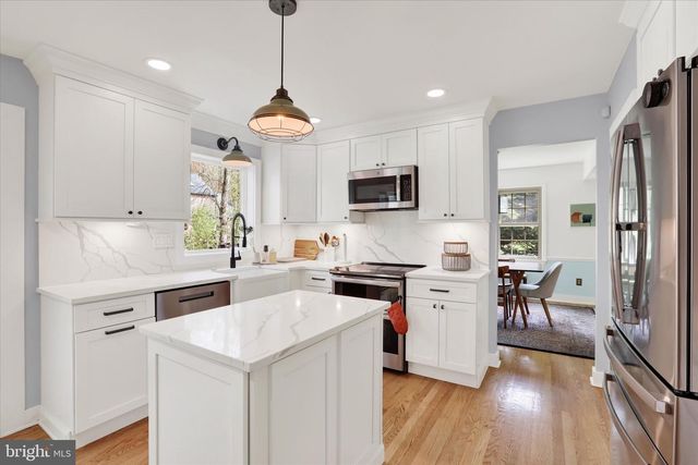 300 ROBIN HOOD DR, Yardley, PA 19067