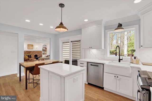 300 ROBIN HOOD DR, Yardley, PA 19067