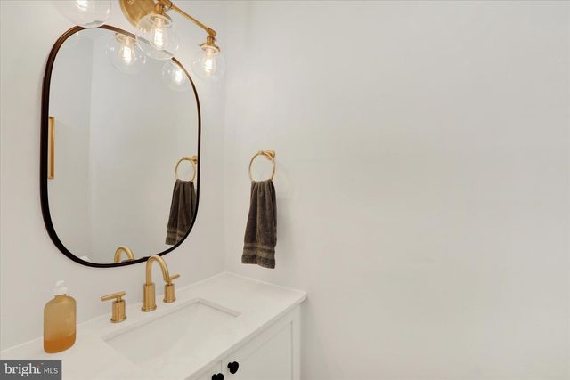 300 ROBIN HOOD DR, Yardley, PA 19067