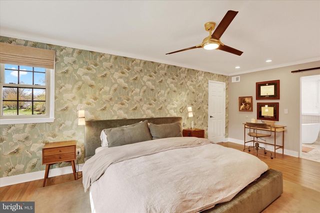 300 ROBIN HOOD DR, Yardley, PA 19067