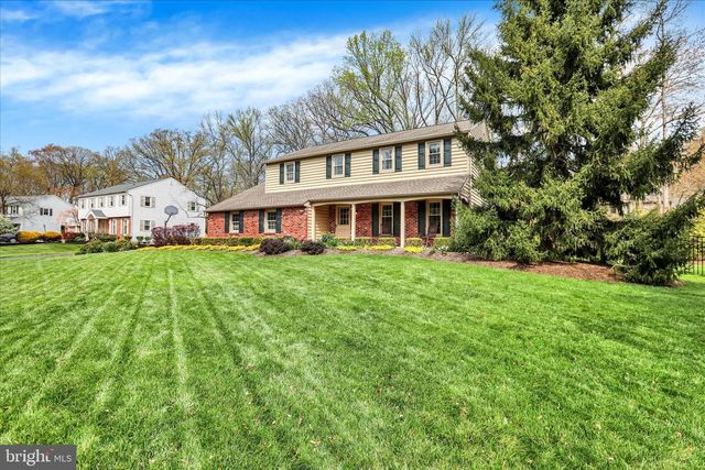 300 ROBIN HOOD DR, Yardley, PA 19067