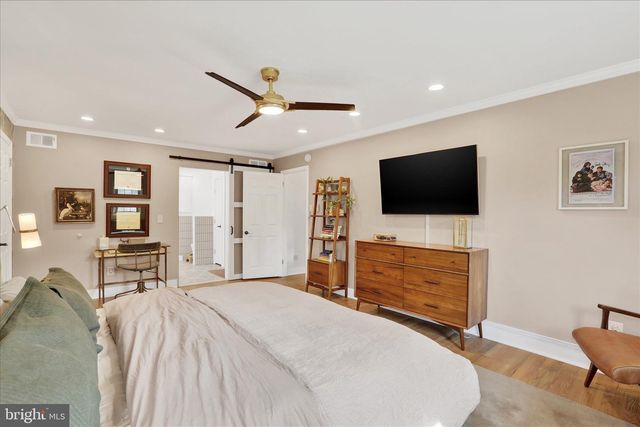 300 ROBIN HOOD DR, Yardley, PA 19067