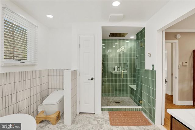 300 ROBIN HOOD DR, Yardley, PA 19067