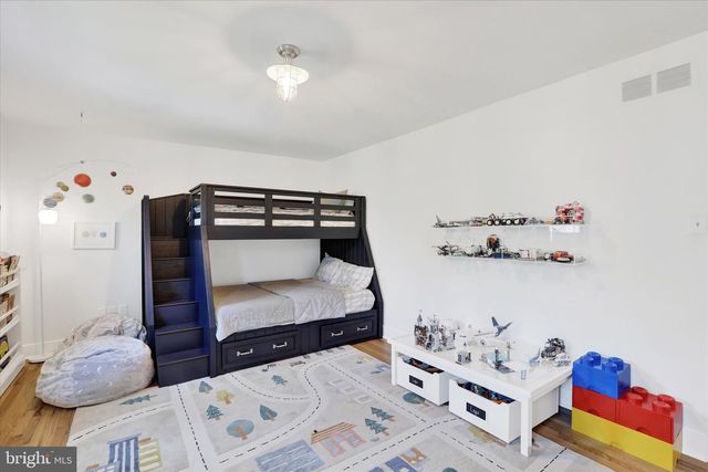 300 ROBIN HOOD DR, Yardley, PA 19067