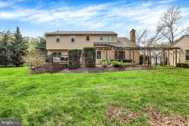 300 ROBIN HOOD DR, Yardley, PA 19067