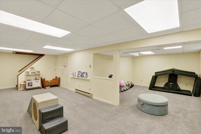 300 ROBIN HOOD DR, Yardley, PA 19067