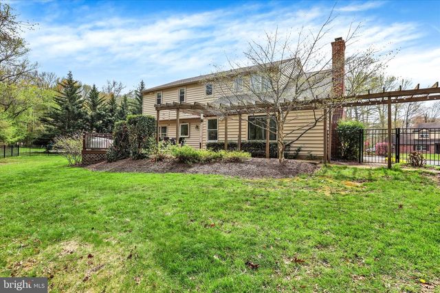 300 ROBIN HOOD DR, Yardley, PA 19067