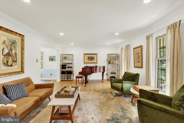 300 ROBIN HOOD DR, Yardley, PA 19067