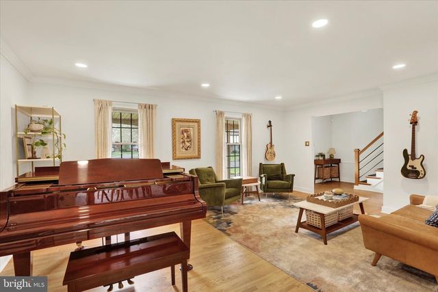 300 ROBIN HOOD DR, Yardley, PA 19067