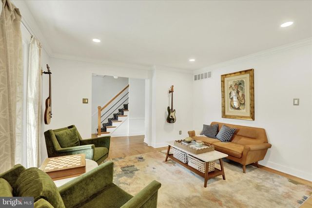 300 ROBIN HOOD DR, Yardley, PA 19067