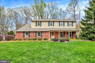 300 ROBIN HOOD DR, Yardley, PA 19067