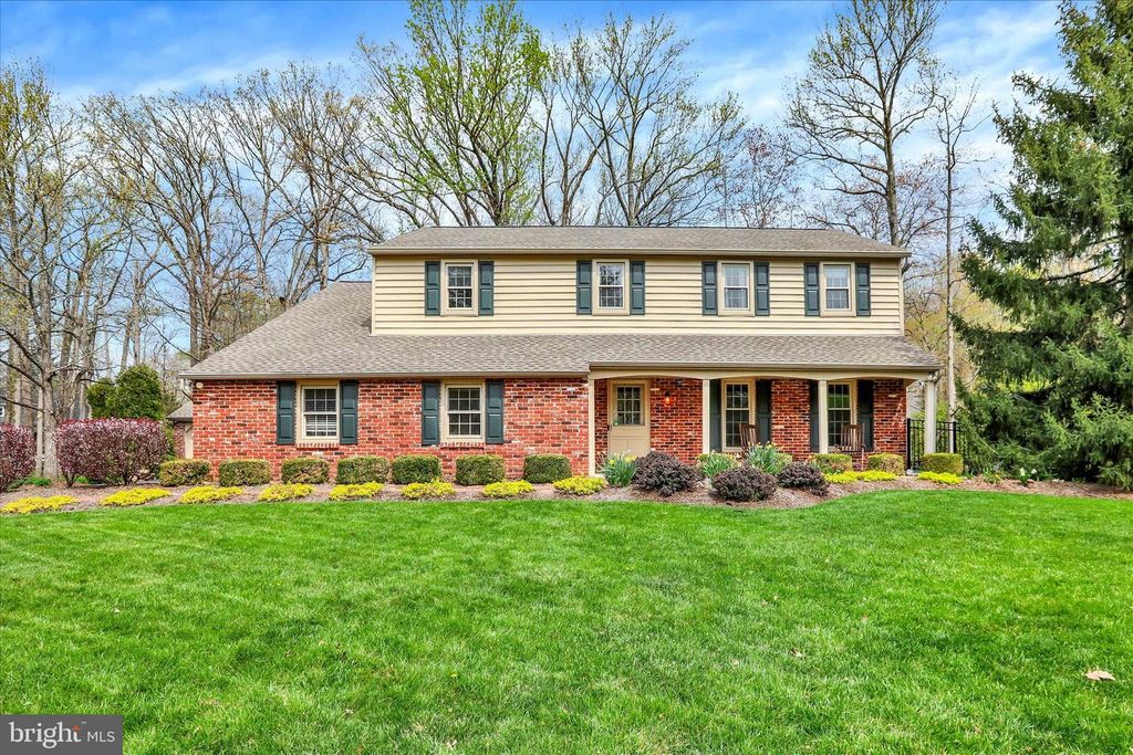 300 ROBIN HOOD DR, Yardley, PA 19067