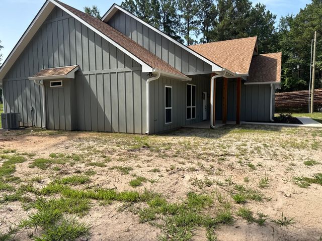 105 Cooper Rd, Zavalla, TX 75980