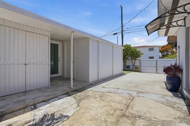301 SW 36th Ave, Miami, FL 33135