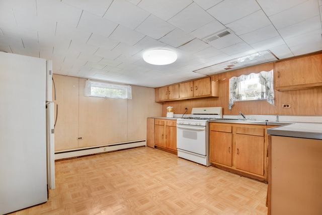 8044 Menard Avenue, Burbank, IL 60459