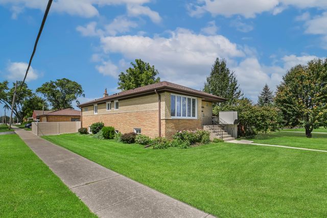8044 Menard Avenue, Burbank, IL 60459