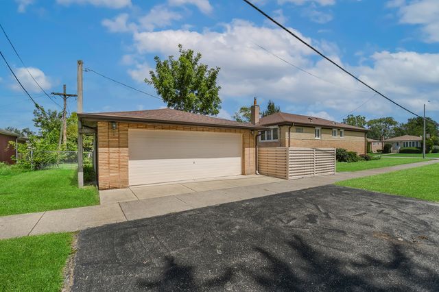 8044 Menard Avenue, Burbank, IL 60459