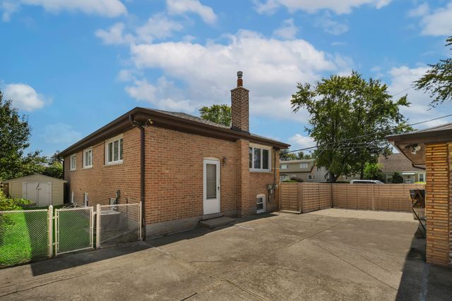 8044 Menard Avenue, Burbank, IL 60459
