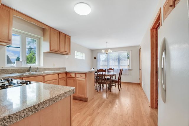 8044 Menard Avenue, Burbank, IL 60459