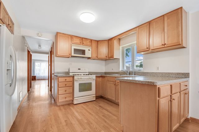 8044 Menard Avenue, Burbank, IL 60459