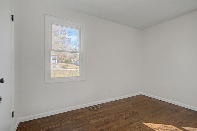 2004 Morris Ave, Columbia, TN 38401