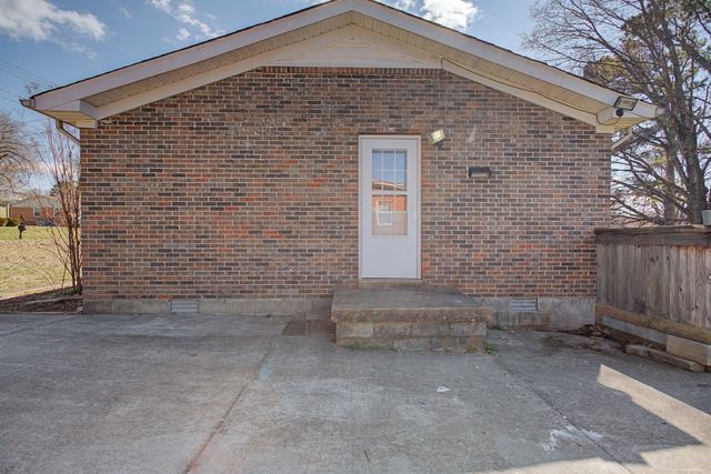 2004 Morris Ave, Columbia, TN 38401