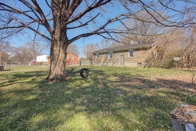 2004 Morris Ave, Columbia, TN 38401