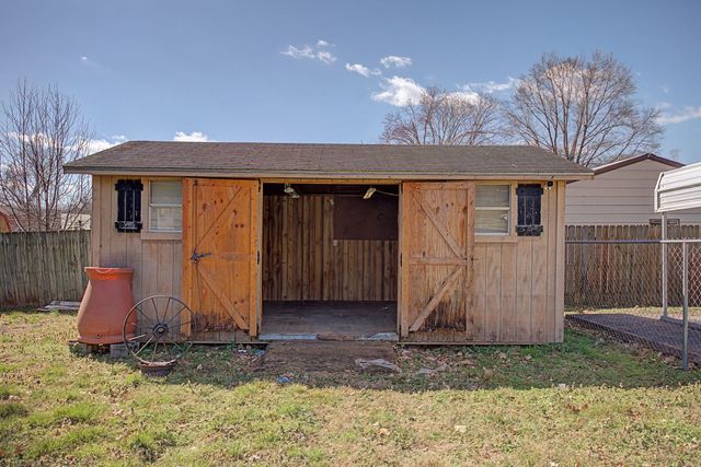 2004 Morris Ave, Columbia, TN 38401