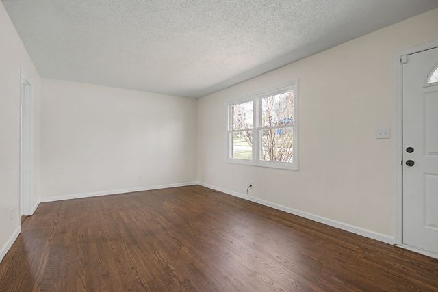 2004 Morris Ave, Columbia, TN 38401