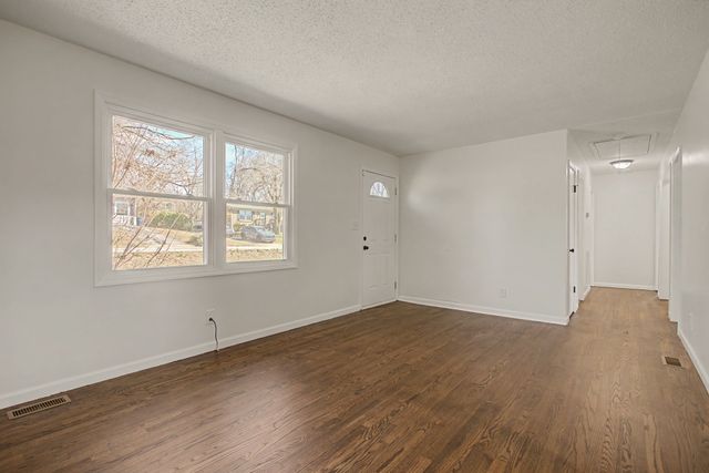 2004 Morris Ave, Columbia, TN 38401