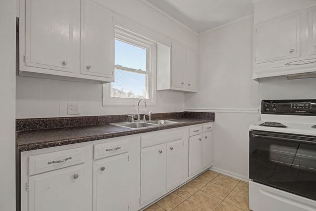 2004 Morris Ave, Columbia, TN 38401