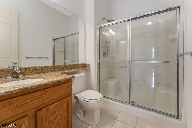 24 Dinah Dr, Lopatcong Twp., NJ 08865