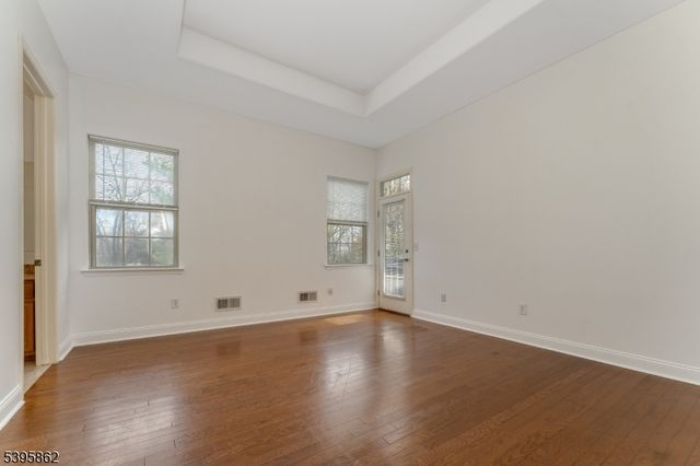 24 Dinah Dr, Lopatcong Twp., NJ 08865