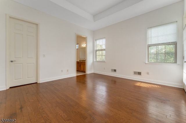 24 Dinah Dr, Lopatcong Twp., NJ 08865