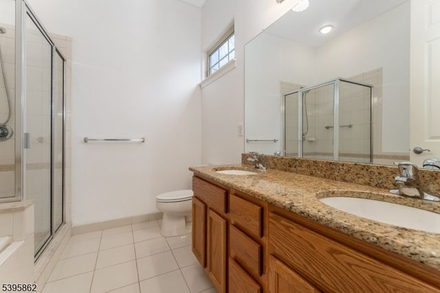 24 Dinah Dr, Lopatcong Twp., NJ 08865