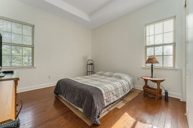 24 Dinah Dr, Lopatcong Twp., NJ 08865