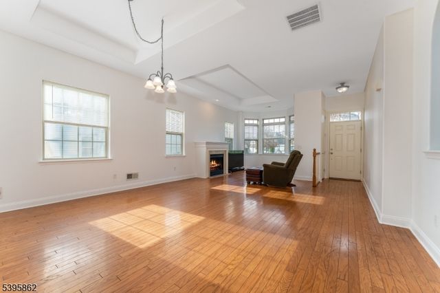 24 Dinah Dr, Lopatcong Twp., NJ 08865