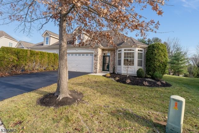 24 Dinah Dr, Lopatcong Twp., NJ 08865