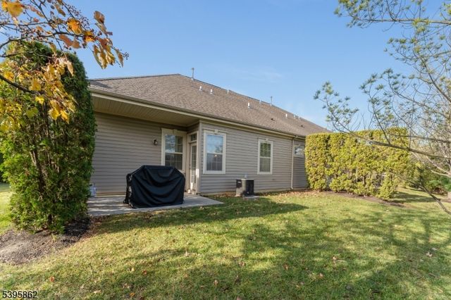 24 Dinah Dr, Lopatcong Twp., NJ 08865