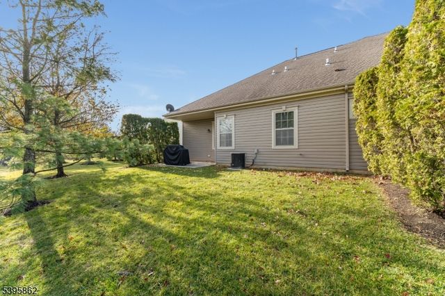 24 Dinah Dr, Lopatcong Twp., NJ 08865