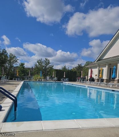 24 Dinah Dr, Lopatcong Twp., NJ 08865