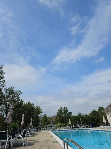 24 Dinah Dr, Lopatcong Twp., NJ 08865