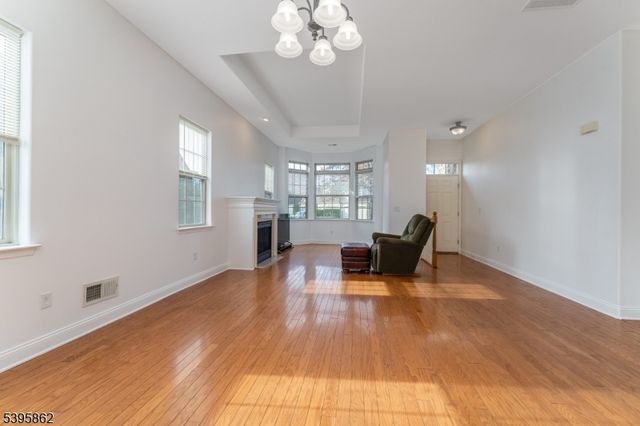 24 Dinah Dr, Lopatcong Twp., NJ 08865